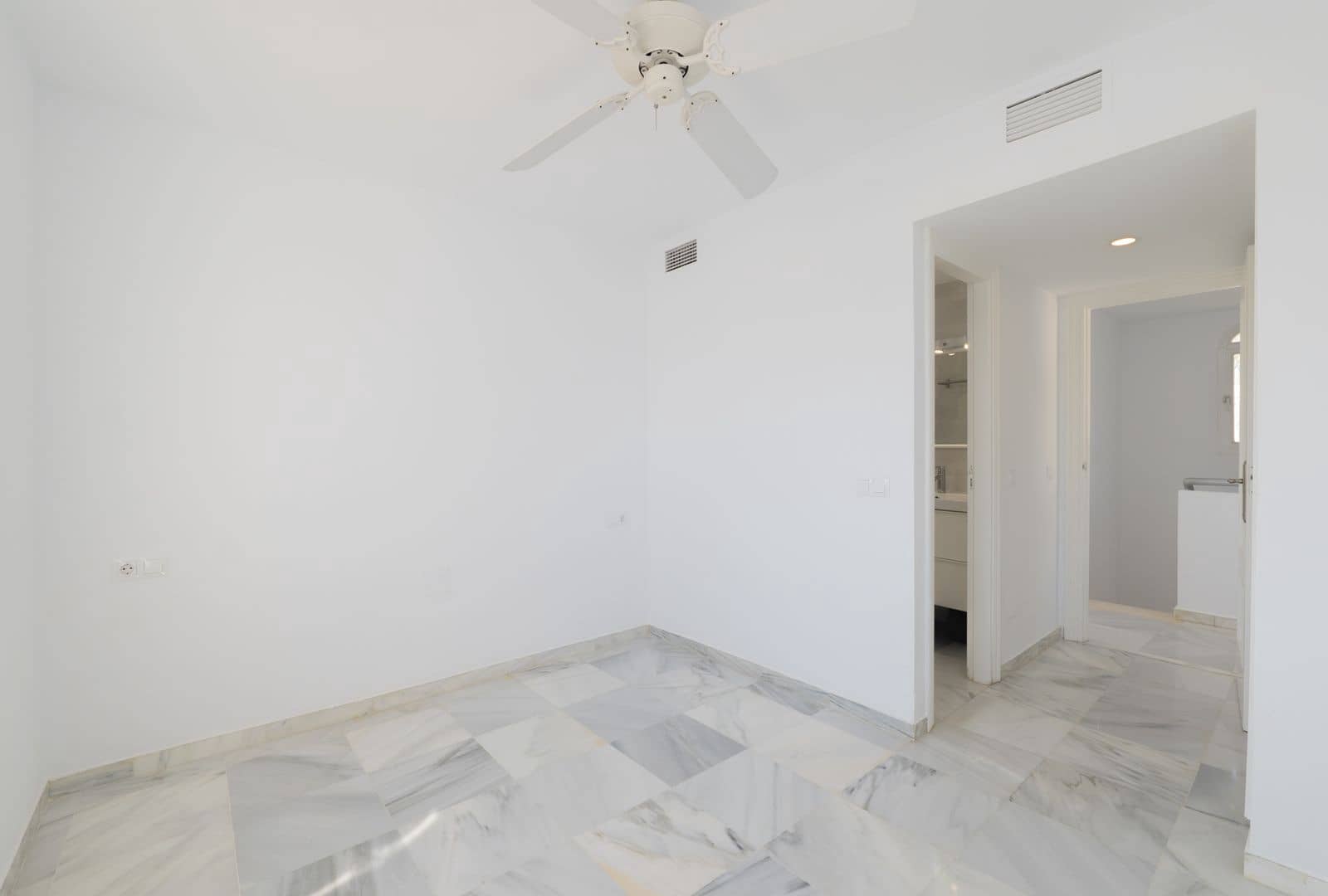 3 soveværelse Villa til salg i Puerto Banus med swimmingpool - € 1.330.000 (Ref: 10153407)