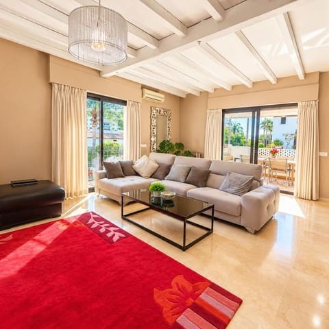 Casa de 4 habitaciones en Estepona en venta con garaje - 850.000 € (Ref: 10153409)