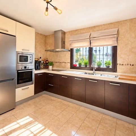 Casa de 4 habitaciones en Estepona en venta con garaje - 850.000 € (Ref: 10153409)