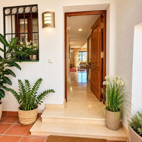 Casa de 4 habitaciones en Estepona en venta con garaje - 850.000 € (Ref: 10153409)