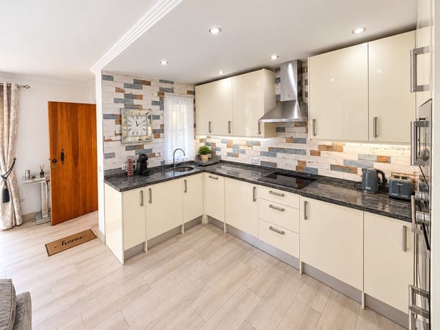 2 makuuhuone Huoneisto myytävänä paikassa Nueva Andalucia, Marbella - 550 000 € (Ref: 10153411)
