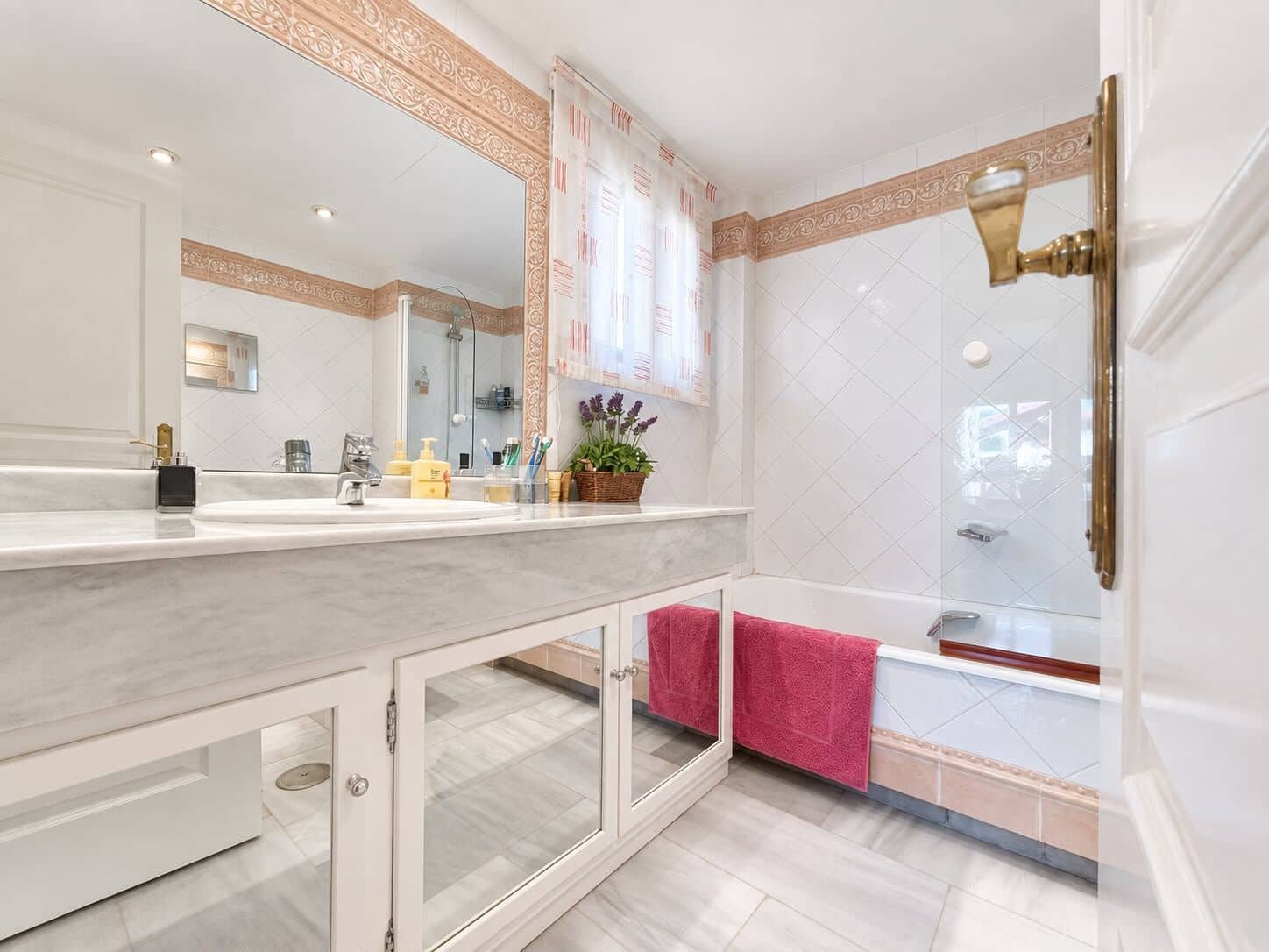 2 bedroom Apartment for sale in Marbella with pool garage - € 875,000 (Ref: 10153416)