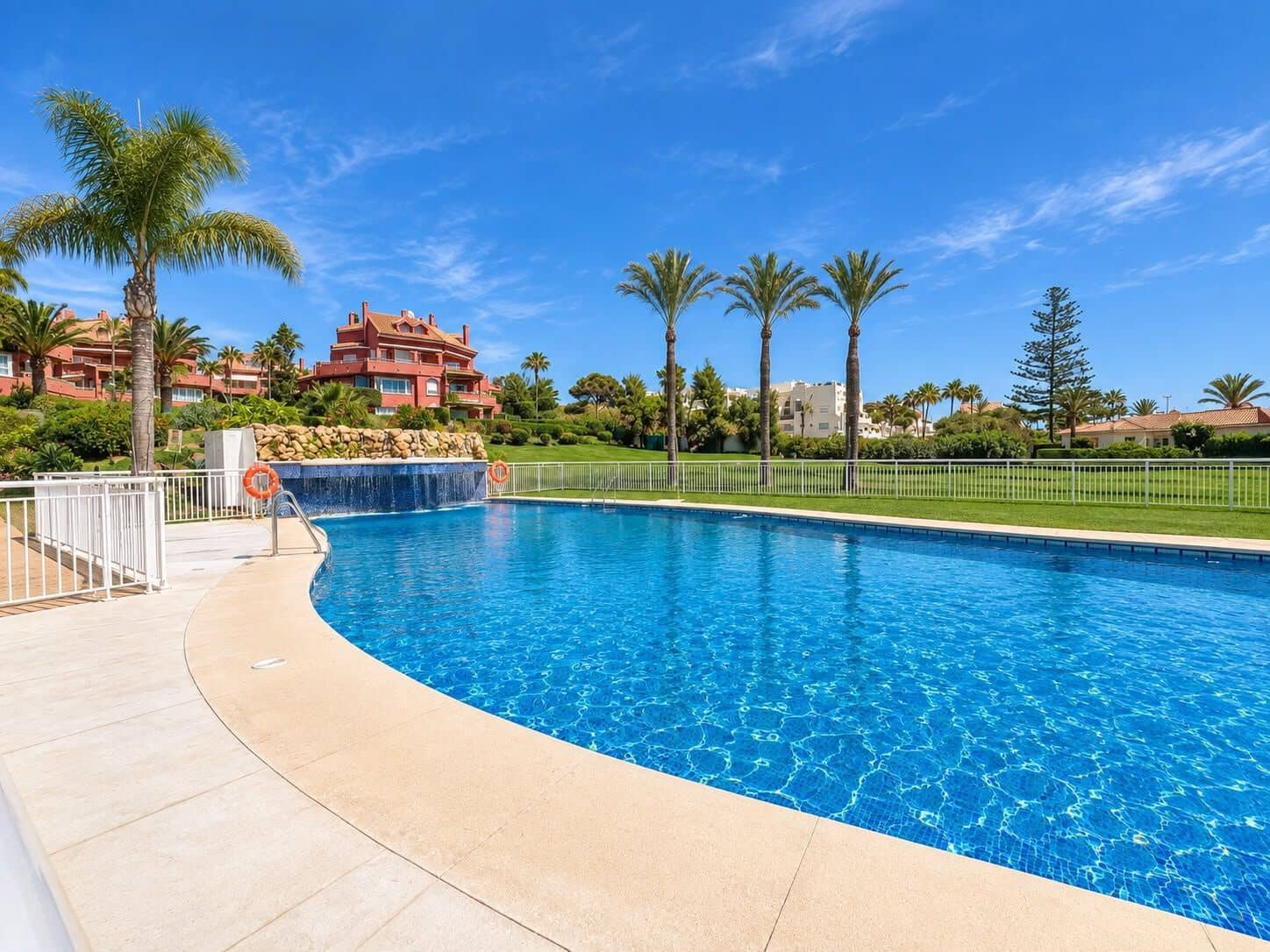2 bedroom Apartment for sale in Marbella with pool garage - € 875,000 (Ref: 10153416)