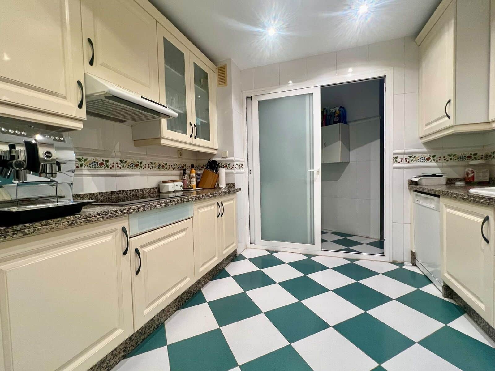 2 bedroom Apartment for sale in Marbella with pool garage - € 875,000 (Ref: 10153416)