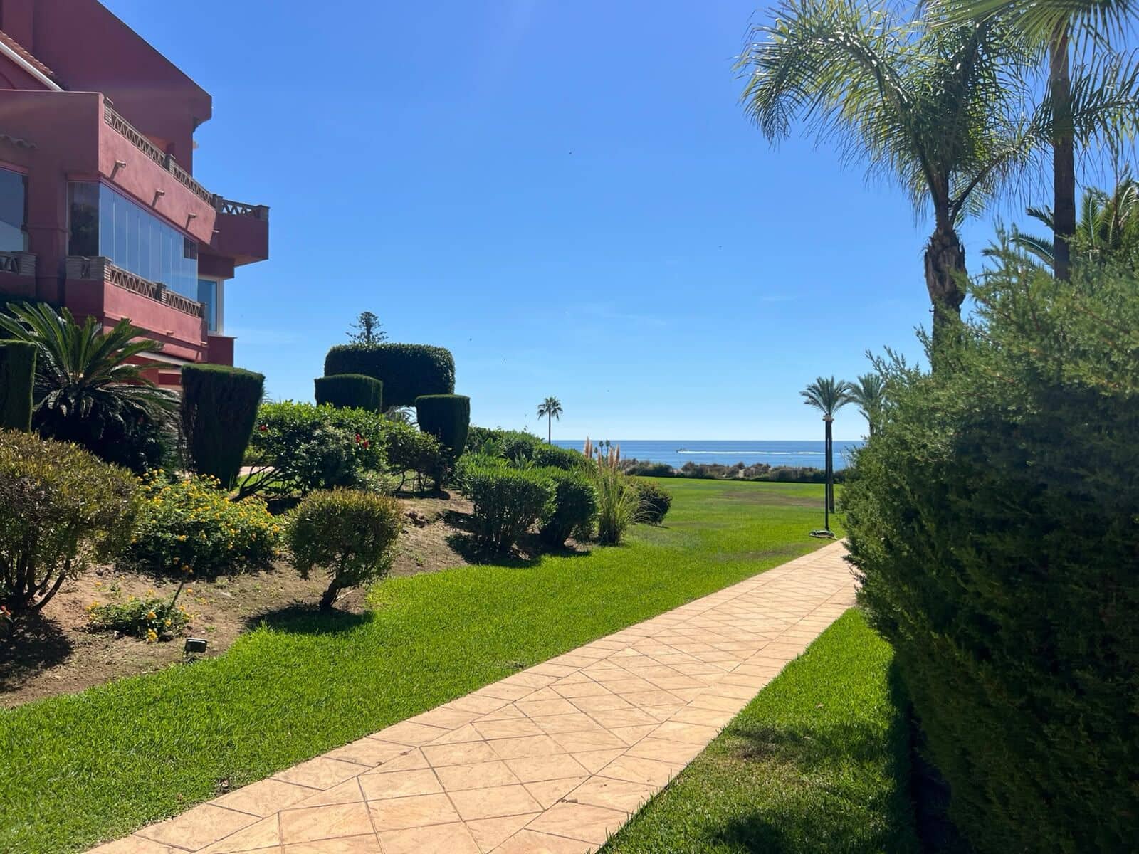 2 bedroom Apartment for sale in Marbella with pool garage - € 875,000 (Ref: 10153416)