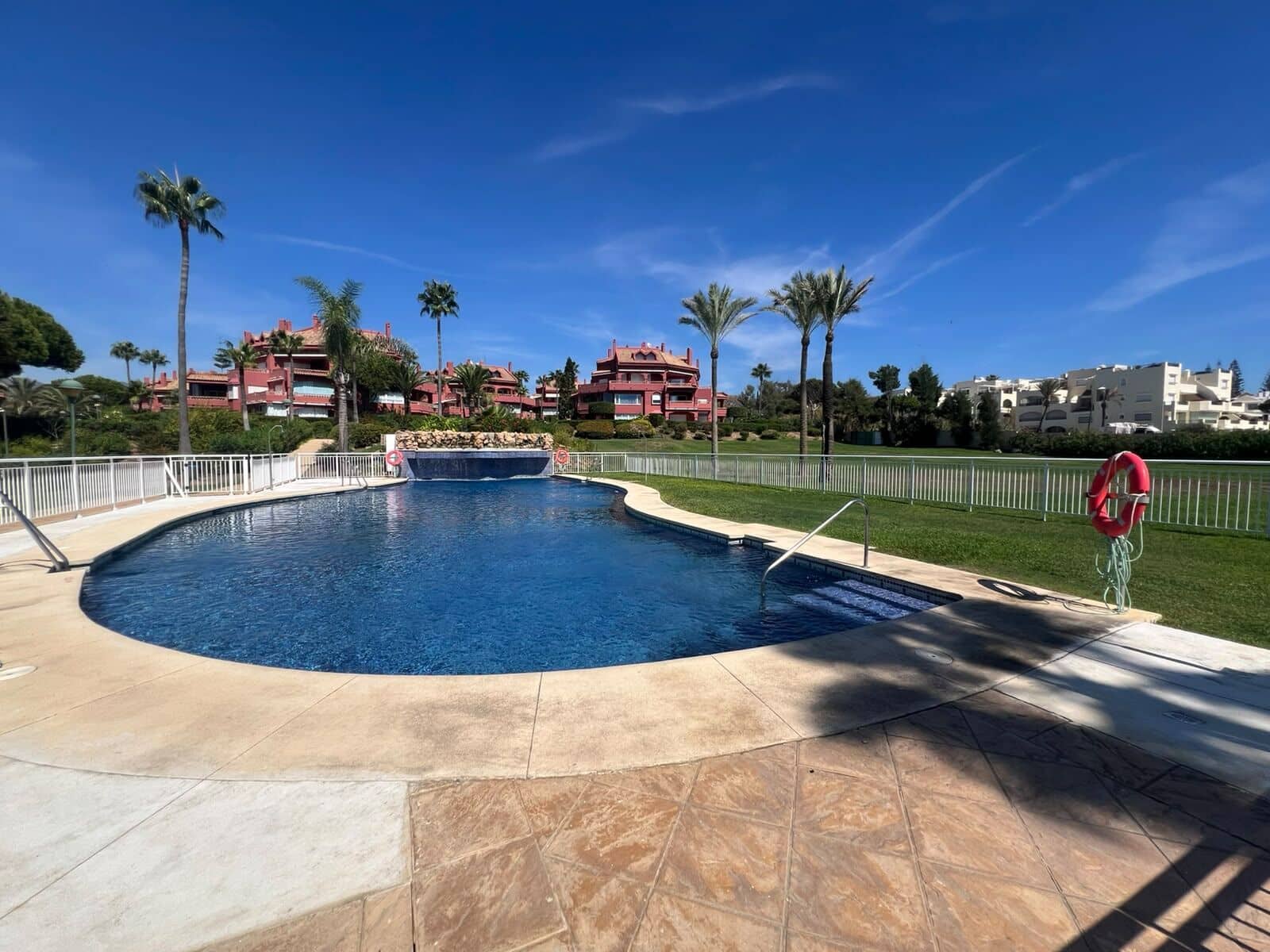 2 bedroom Apartment for sale in Marbella with pool garage - € 875,000 (Ref: 10153416)