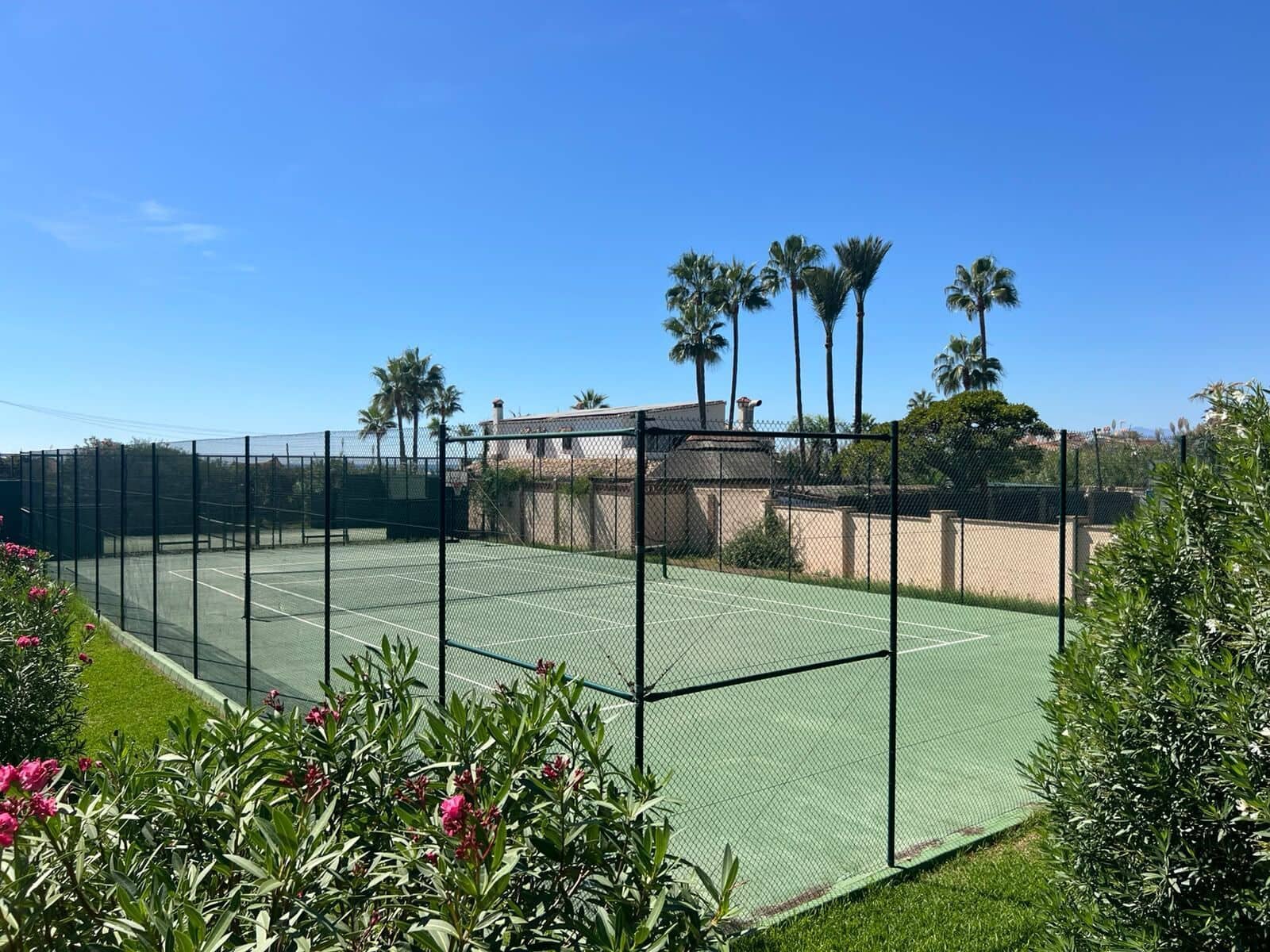 2 bedroom Apartment for sale in Marbella with pool garage - € 875,000 (Ref: 10153416)