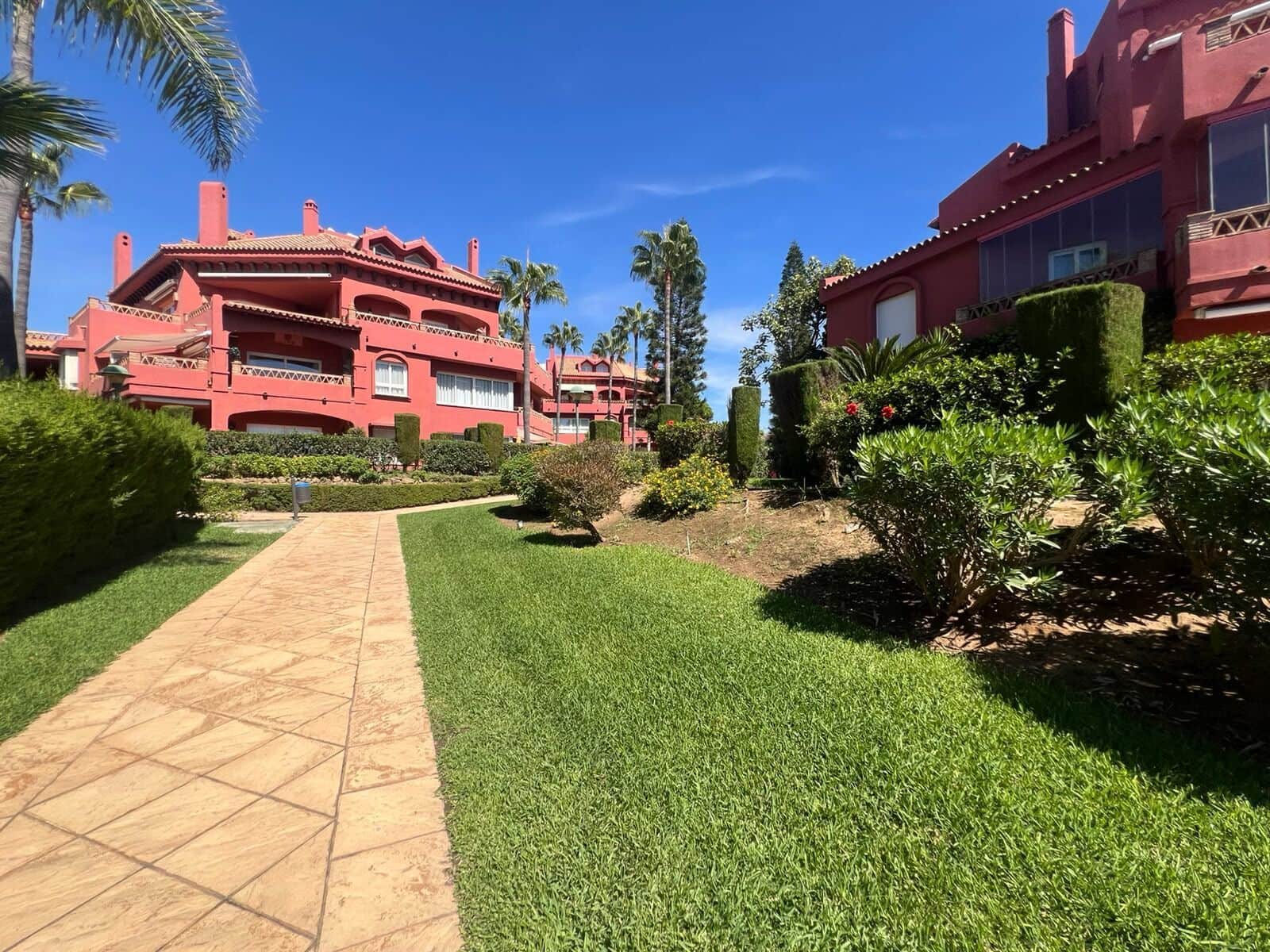 2 bedroom Apartment for sale in Marbella with pool garage - € 875,000 (Ref: 10153416)