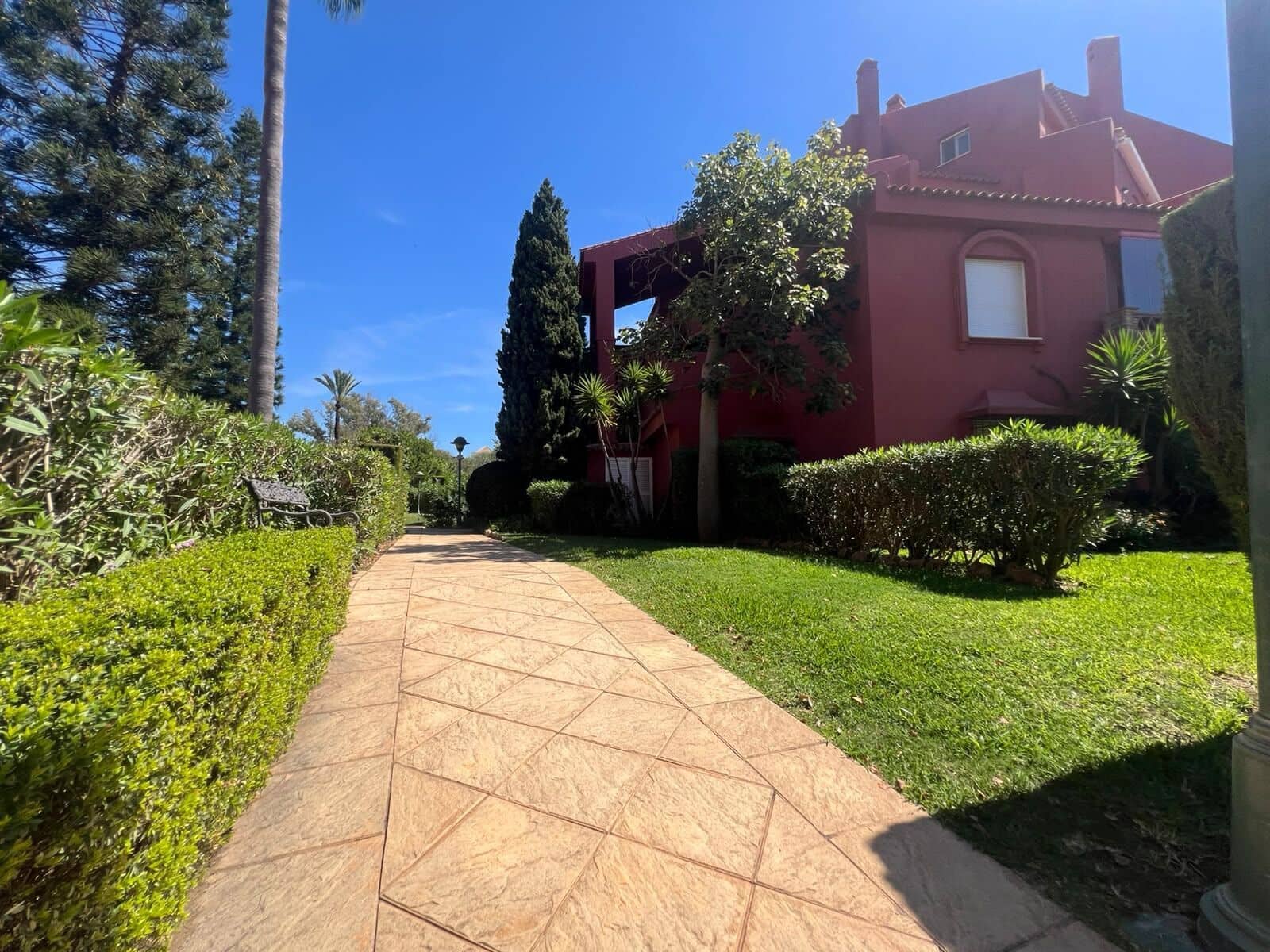 2 bedroom Apartment for sale in Marbella with pool garage - € 875,000 (Ref: 10153416)