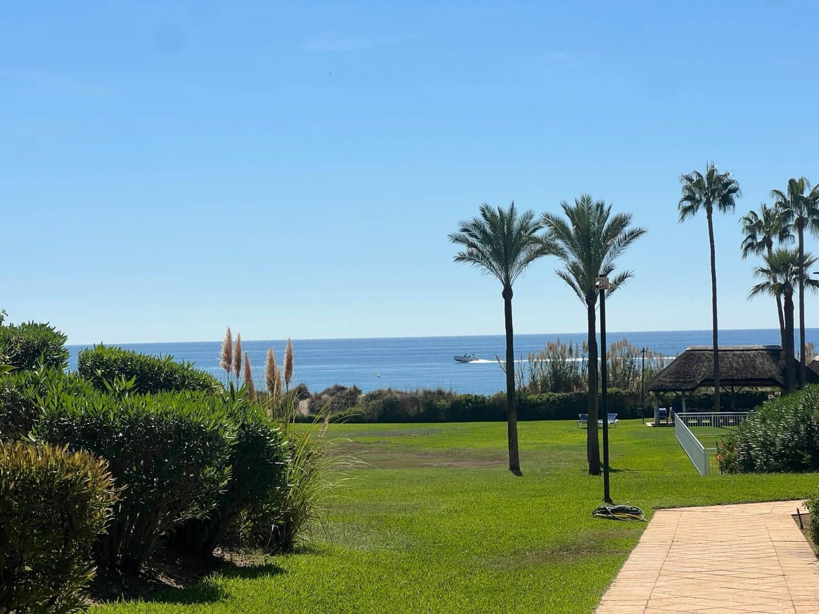 2 bedroom Apartment for sale in Marbella with pool garage - € 875,000 (Ref: 10153416)