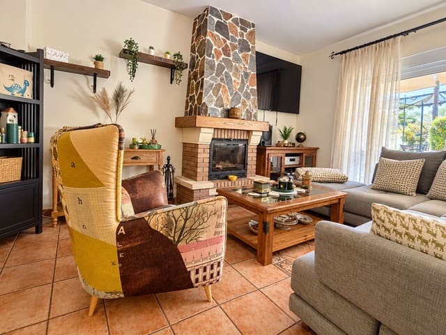 Casa de 4 habitaciones en Estepona en venta con garaje - 600.000 € (Ref: 10153417)