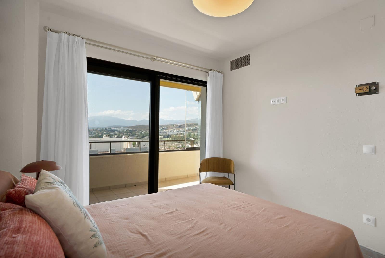 1 quarto Apartamento para venda em Atalaya-Isdabe com piscina garagem - 290 000 € (Ref: 10153418)