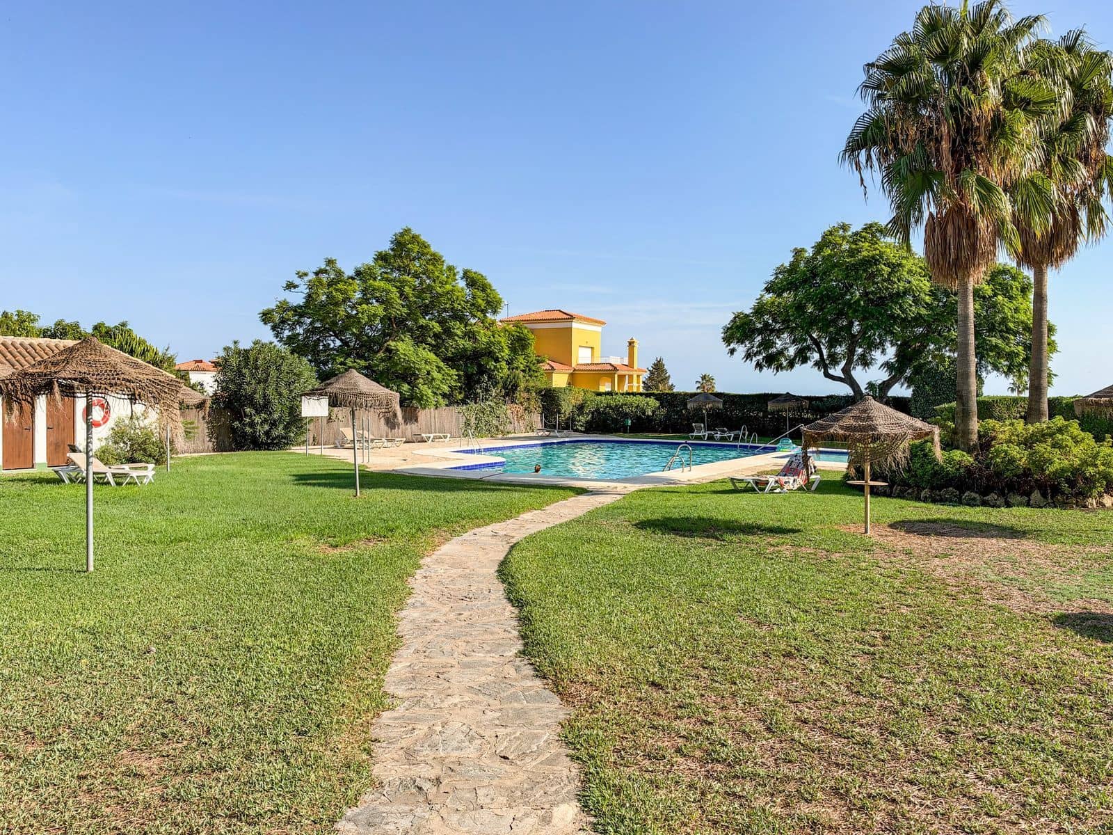 1 quarto Apartamento para venda em Atalaya-Isdabe com piscina garagem - 290 000 € (Ref: 10153418)