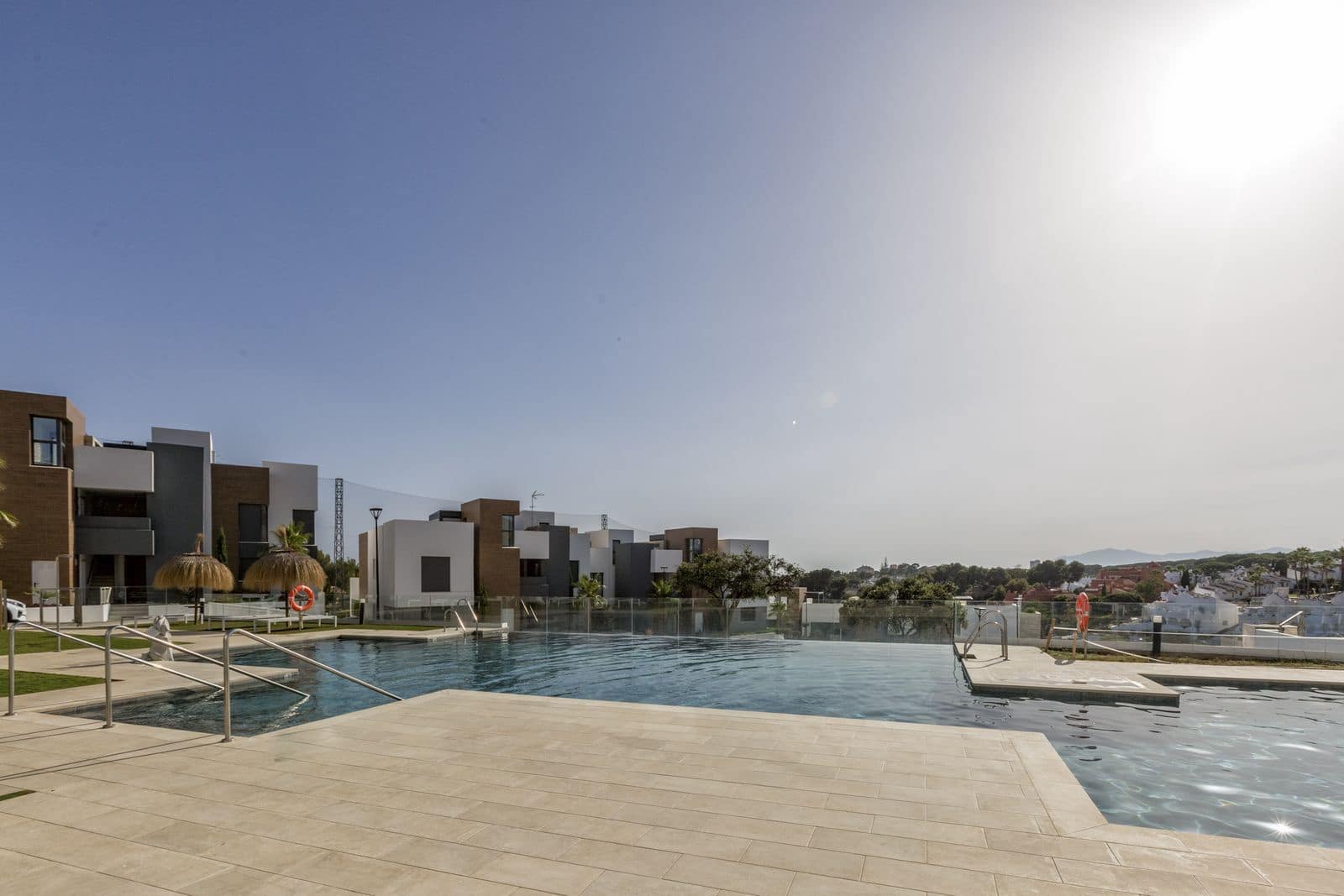 3 bedroom Apartment for sale in Cabopino with pool garage - € 689,000 (Ref: 10153422)