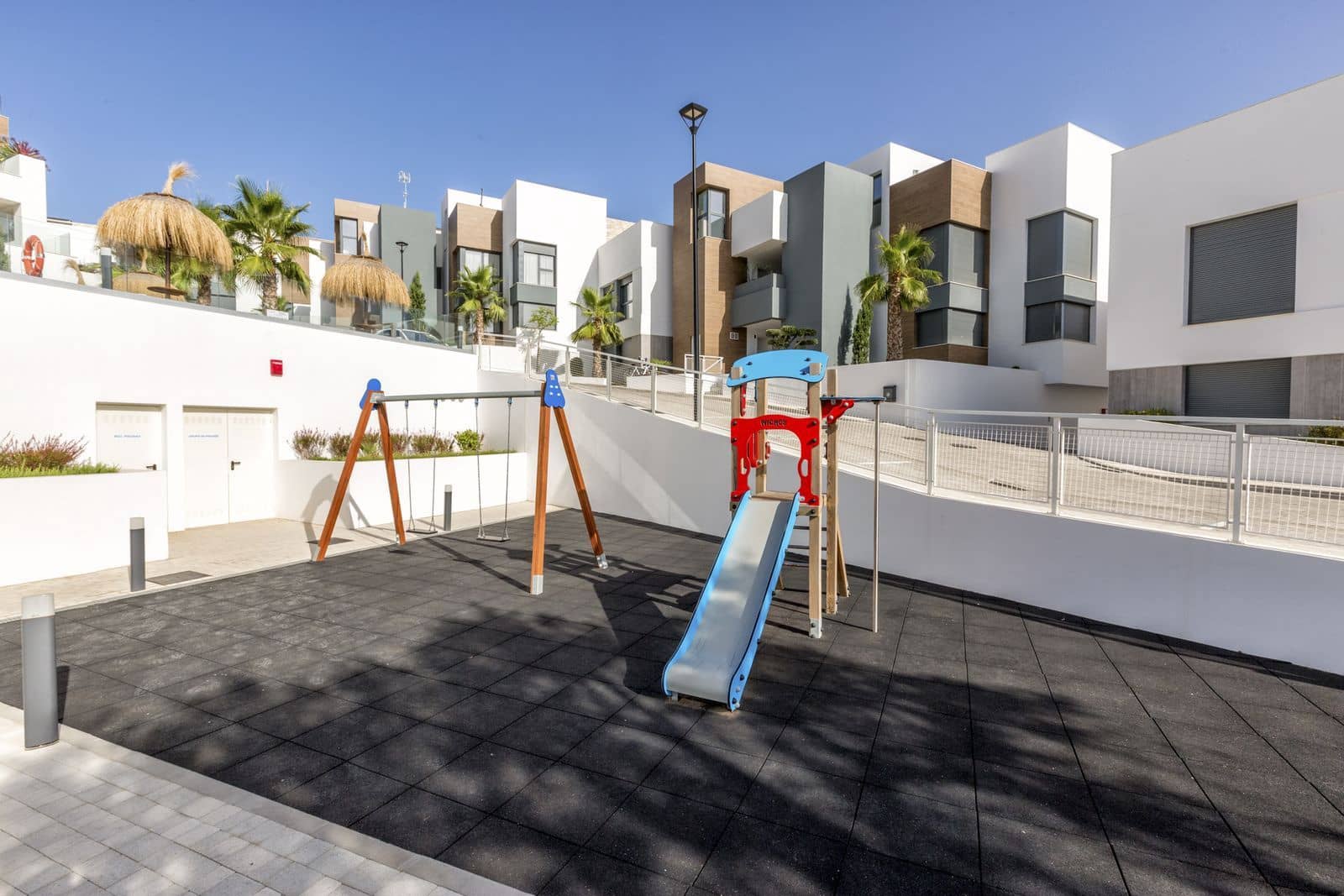3 bedroom Apartment for sale in Cabopino with pool garage - € 689,000 (Ref: 10153422)