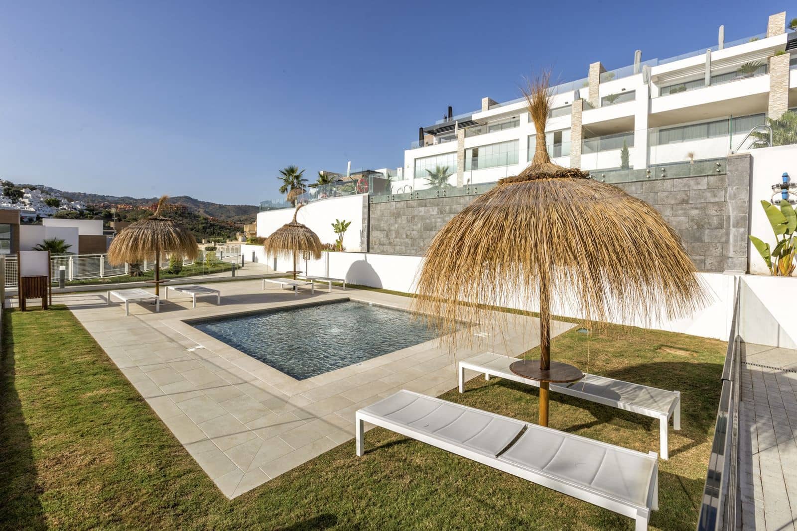 3 bedroom Apartment for sale in Cabopino with pool garage - € 689,000 (Ref: 10153422)