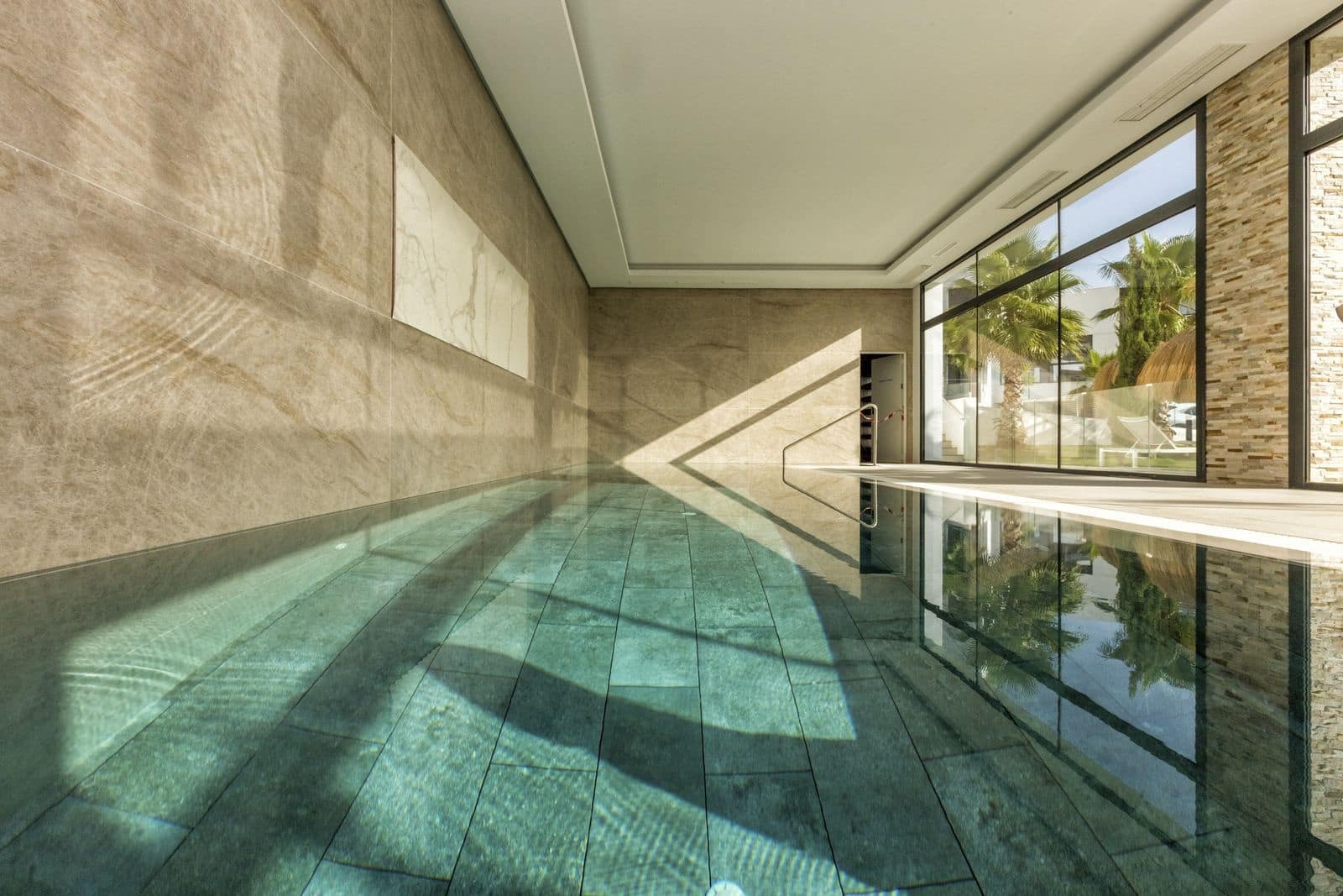 3 bedroom Apartment for sale in Cabopino with pool garage - € 689,000 (Ref: 10153422)