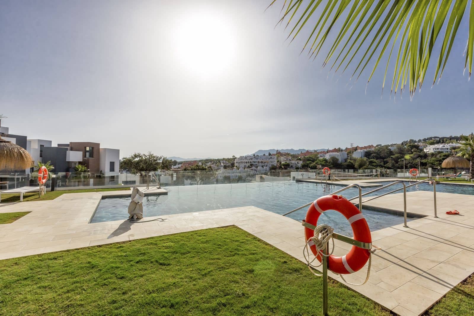 3 bedroom Apartment for sale in Cabopino with pool garage - € 689,000 (Ref: 10153422)