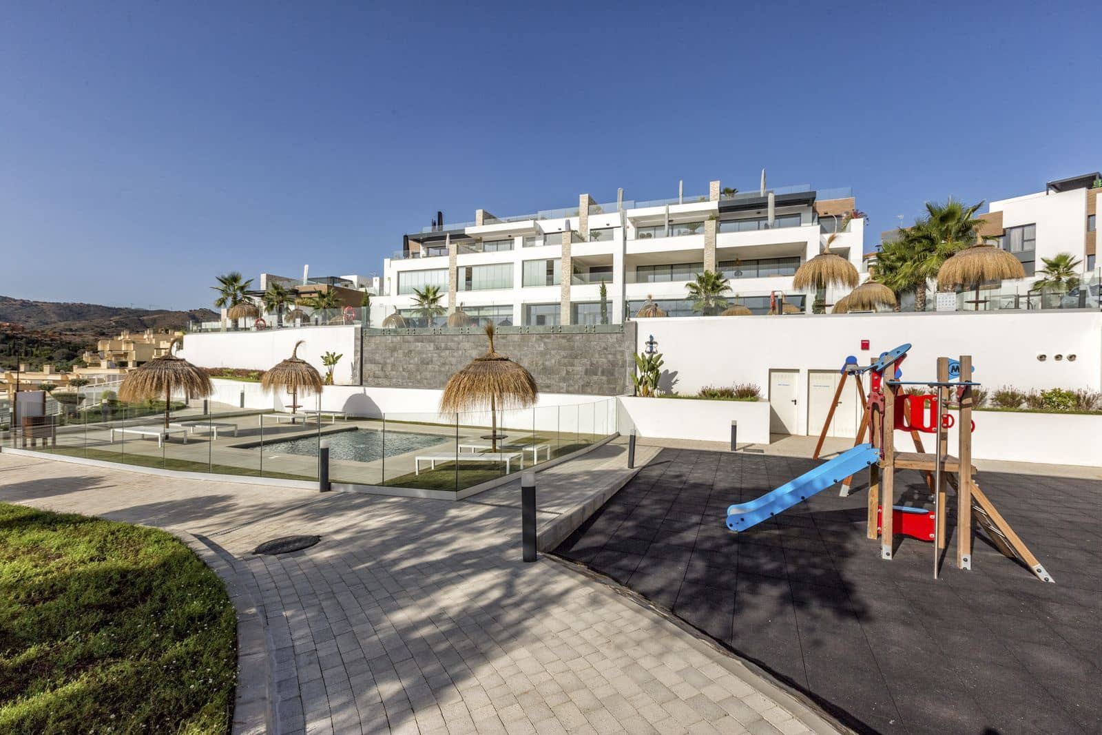 3 bedroom Apartment for sale in Cabopino with pool garage - € 689,000 (Ref: 10153422)
