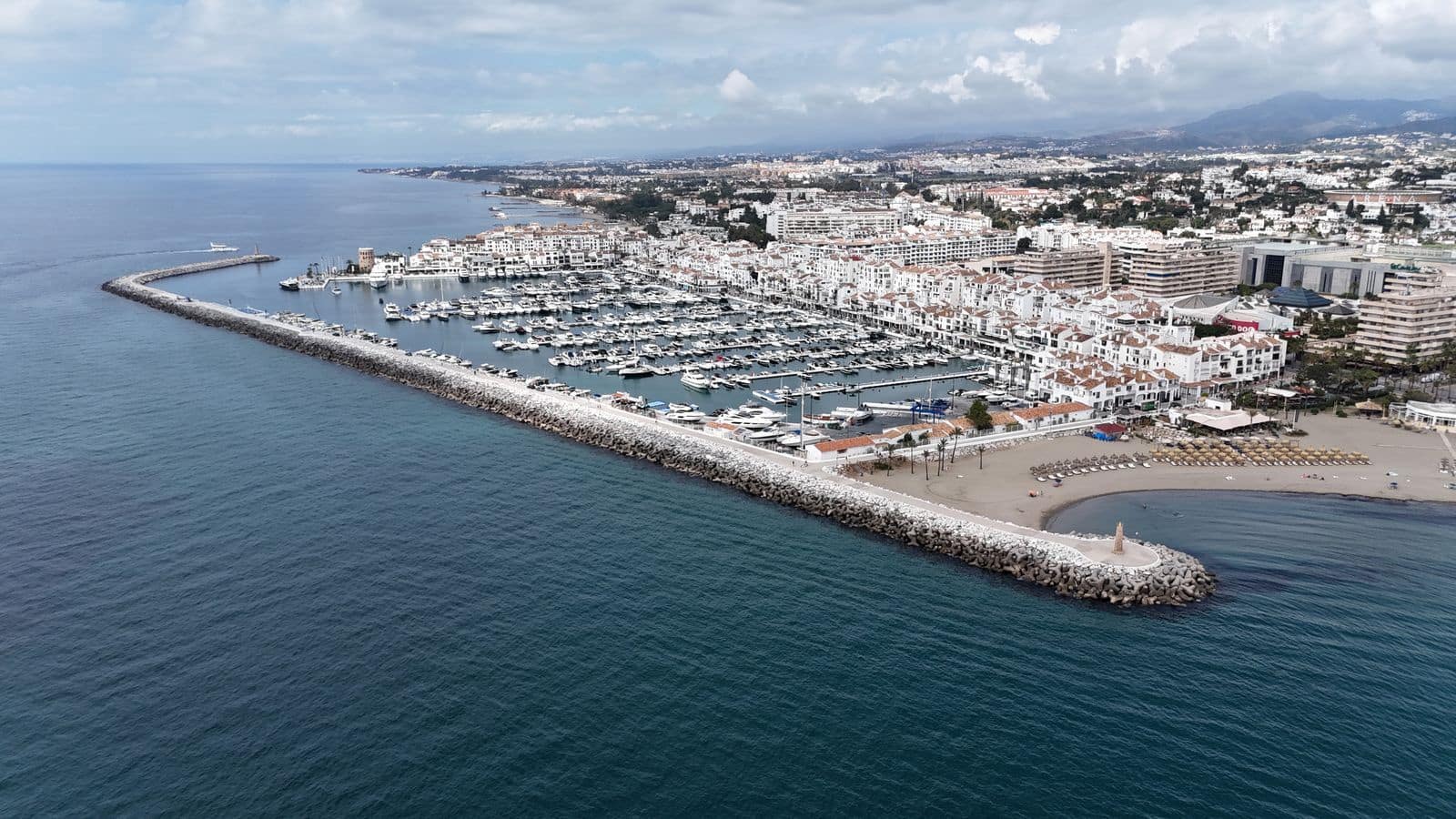 2 bedroom Apartment for sale in Puerto Banus - € 819,000 (Ref: 10153426)