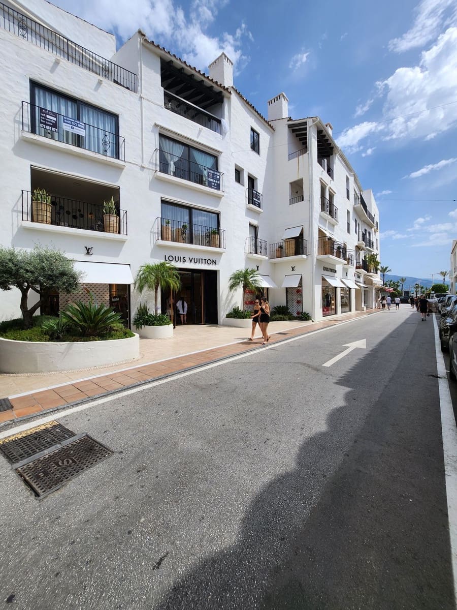 2 bedroom Apartment for sale in Puerto Banus - € 819,000 (Ref: 10153426)