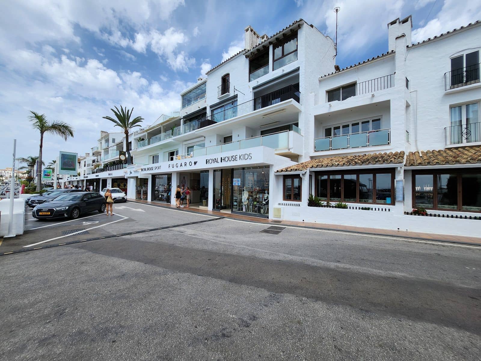 2 bedroom Apartment for sale in Puerto Banus - € 819,000 (Ref: 10153426)