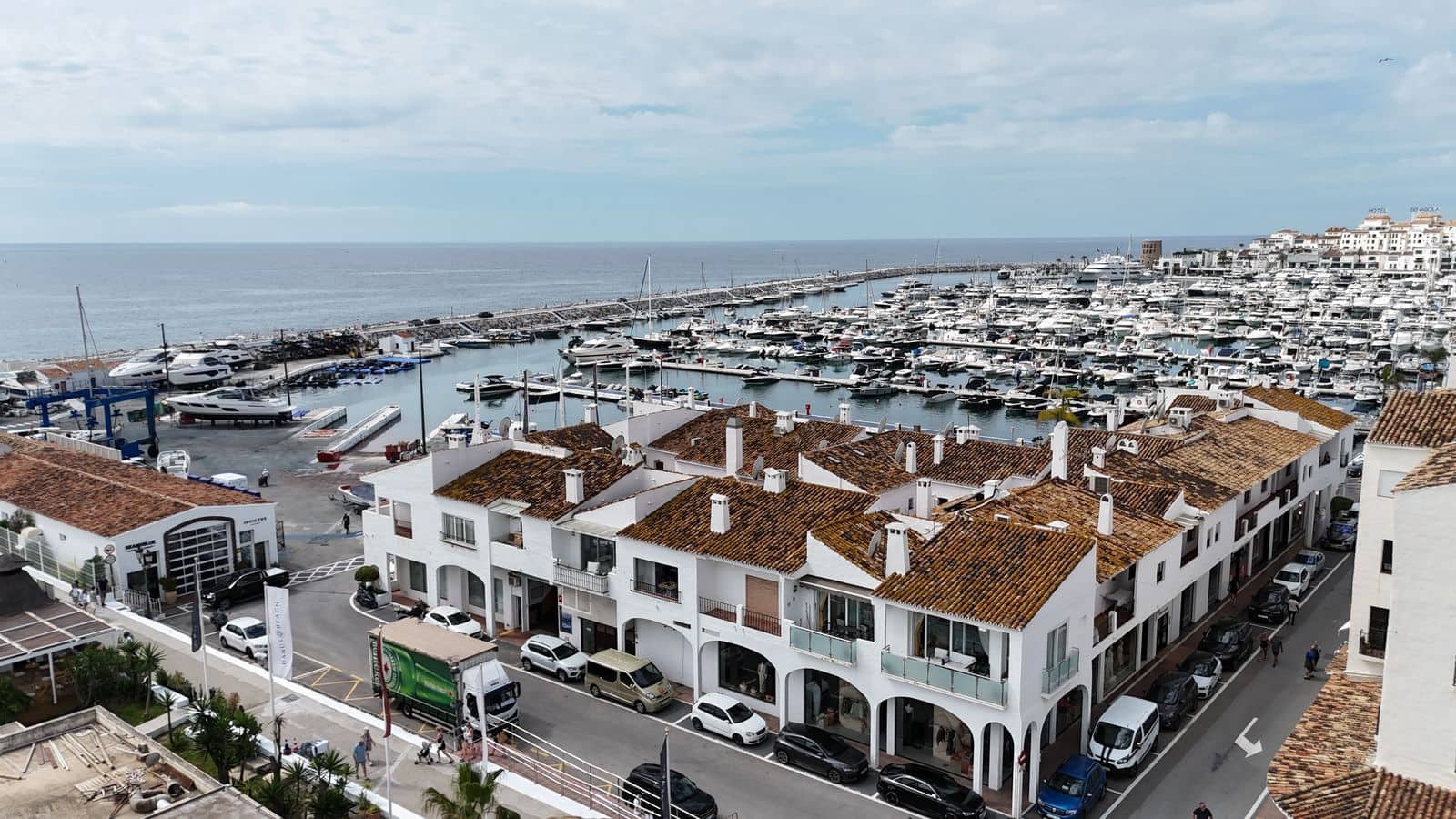 2 bedroom Apartment for sale in Puerto Banus - € 819,000 (Ref: 10153426)