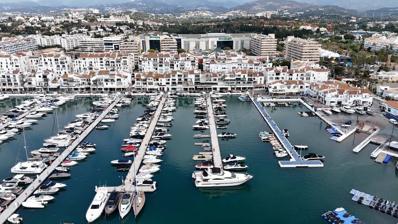 2 bedroom Apartment for sale in Puerto Banus - € 819,000 (Ref: 10153426)