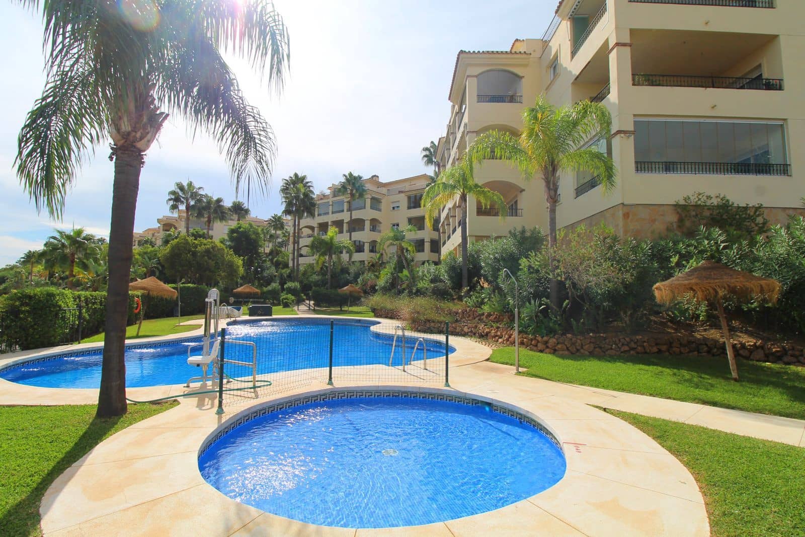 2 sypialnia Apartament na sprzedaż w La Cala Hills z basenem garażem - 389 000 € (Ref: 10153430)