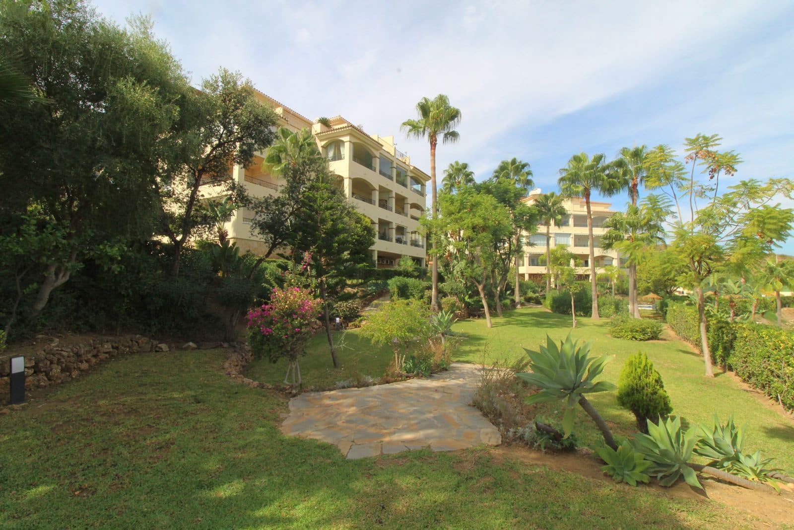 2 sypialnia Apartament na sprzedaż w La Cala Hills z basenem garażem - 389 000 € (Ref: 10153430)