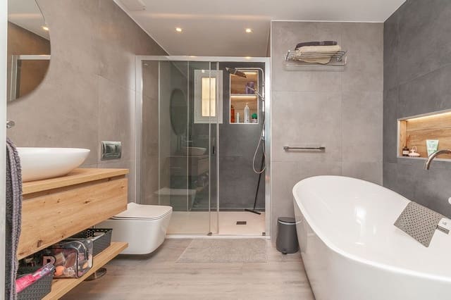 3 sovrum Lägenhet till salu i Elviria, Marbella med pool garage - 595 000 € (Ref: 10153431)