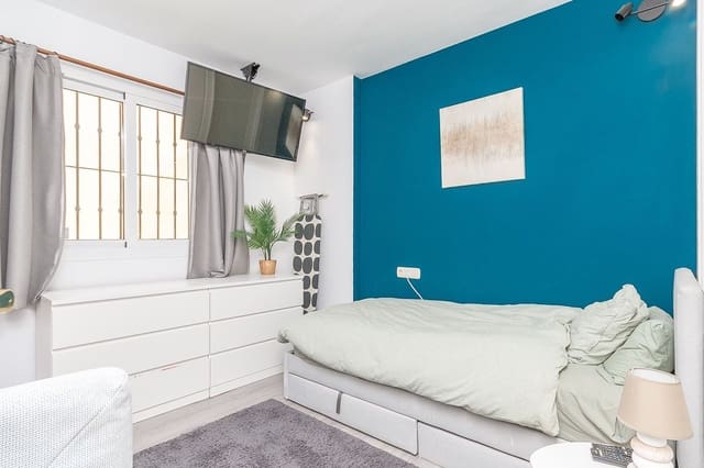 3 sovrum Lägenhet till salu i Elviria, Marbella med pool garage - 595 000 € (Ref: 10153431)