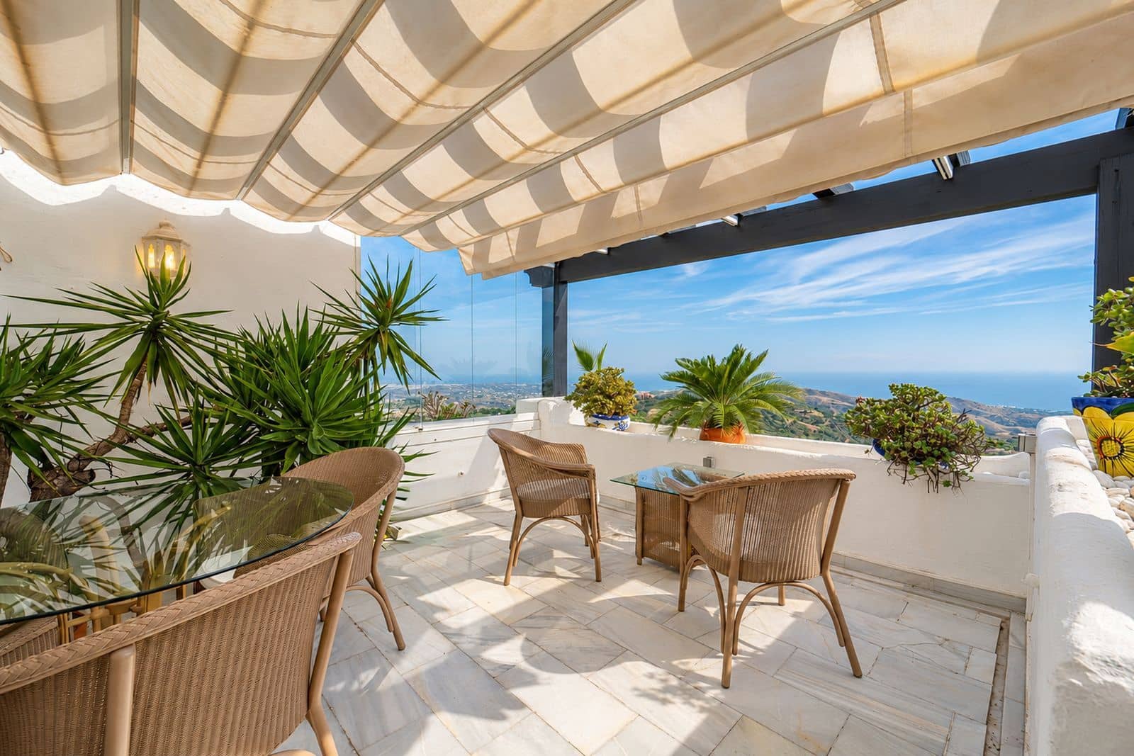 2 Zimmer Penthouse zu verkaufen in La Mairena mit Pool - 550.000 € (Ref: 10153432)