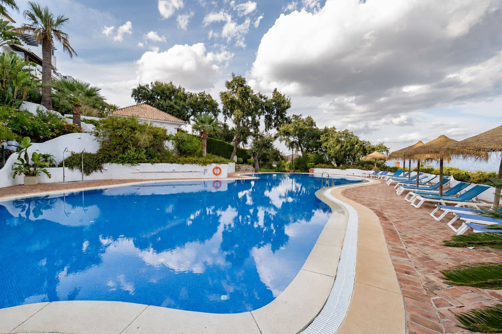 2 Zimmer Penthouse zu verkaufen in La Mairena mit Pool - 550.000 € (Ref: 10153432)