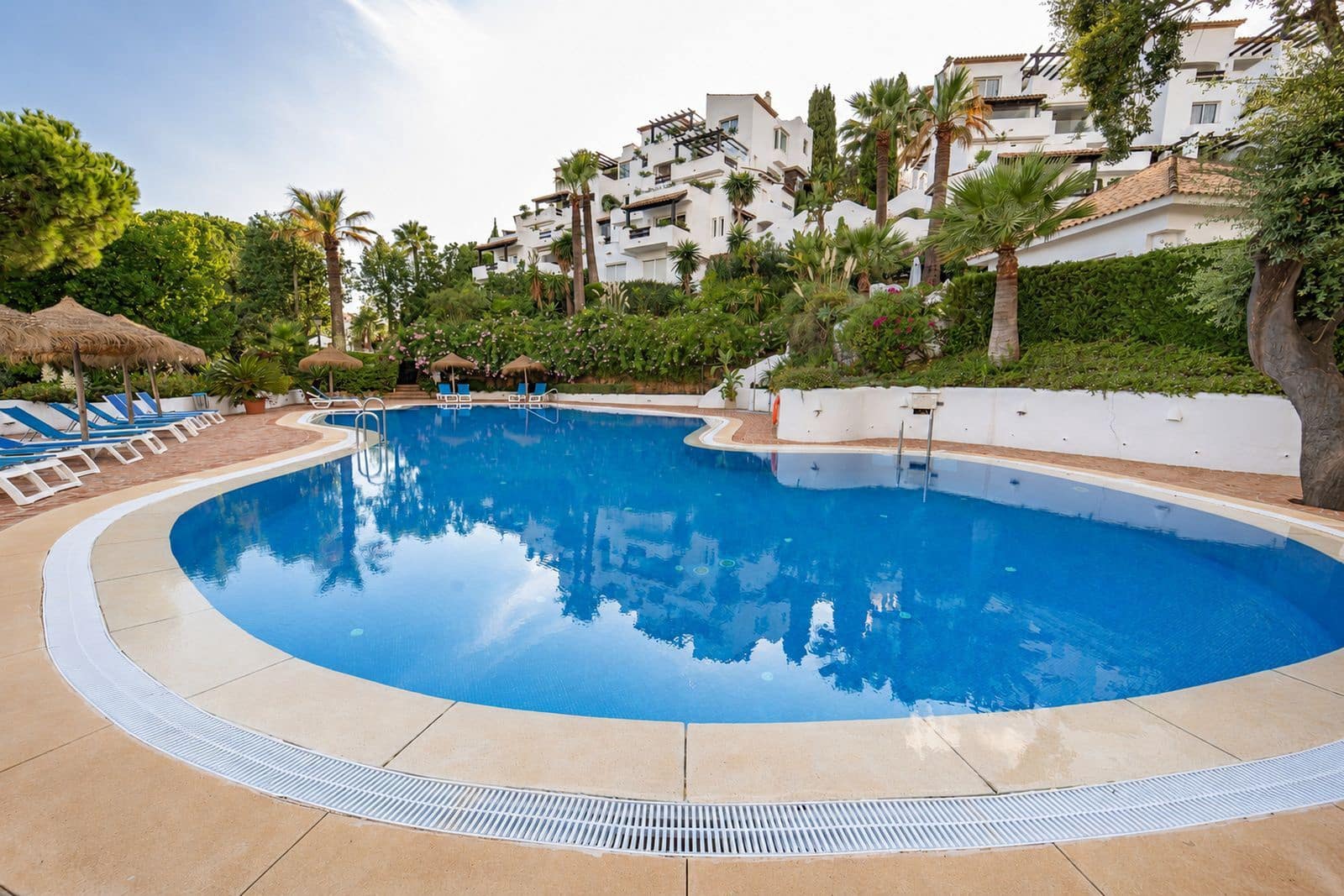 2 Zimmer Penthouse zu verkaufen in La Mairena mit Pool - 550.000 € (Ref: 10153432)