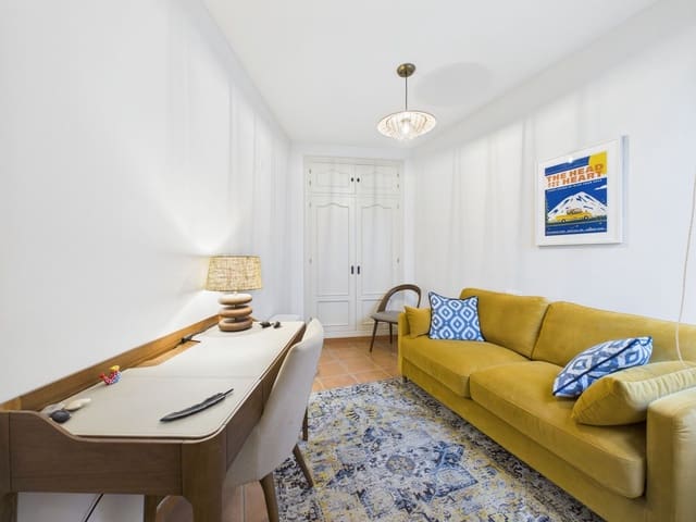 3 soveværelse Byhus til salg i Estepona med garage - € 825.000 (Ref: 10153433)