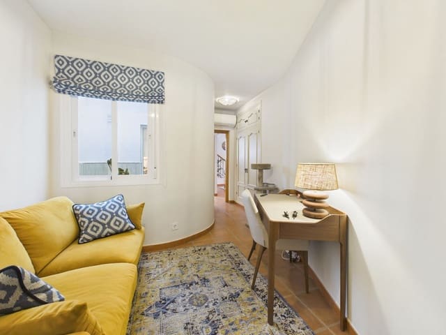 3 soveværelse Byhus til salg i Estepona med garage - € 825.000 (Ref: 10153433)