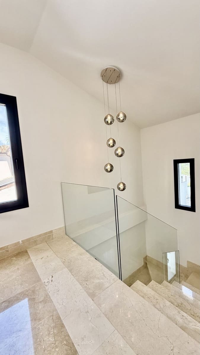 5 soveværelse Villa til salg i Nueva Andalucia med swimmingpool garage - € 2.200.000 (Ref: 10153434)