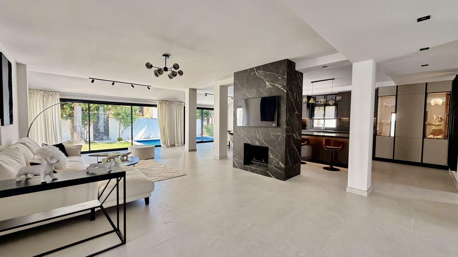5 soveværelse Villa til salg i Nueva Andalucia med swimmingpool garage - € 2.200.000 (Ref: 10153434)