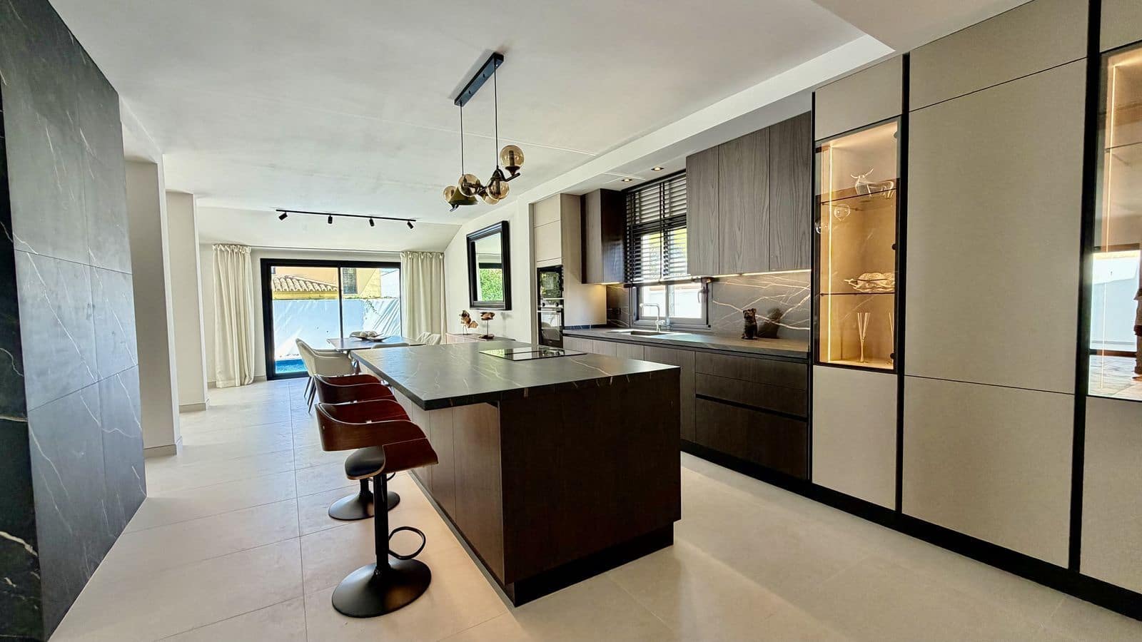 5 soveværelse Villa til salg i Nueva Andalucia med swimmingpool garage - € 2.200.000 (Ref: 10153434)