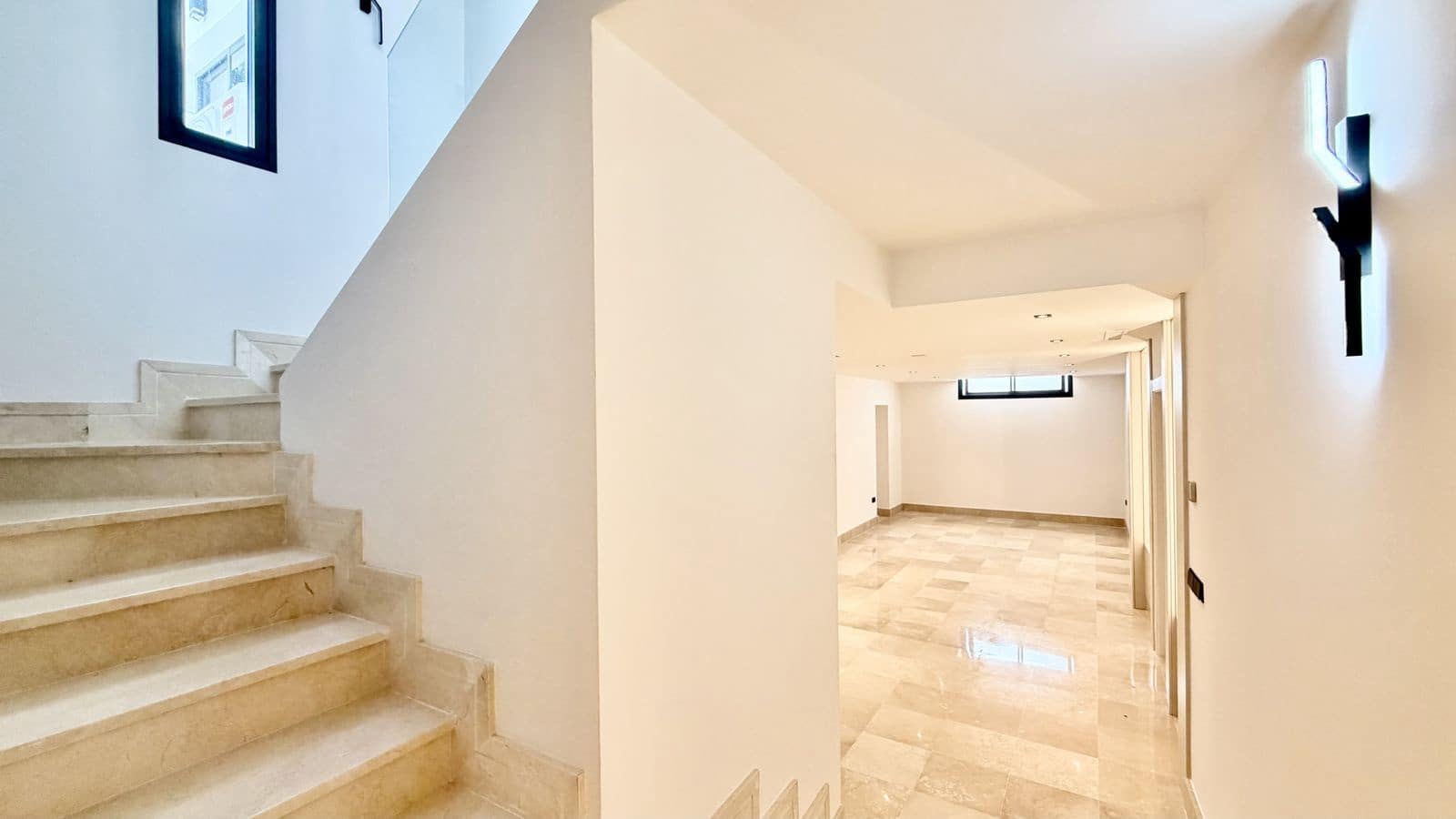 5 soveværelse Villa til salg i Nueva Andalucia med swimmingpool garage - € 2.200.000 (Ref: 10153434)