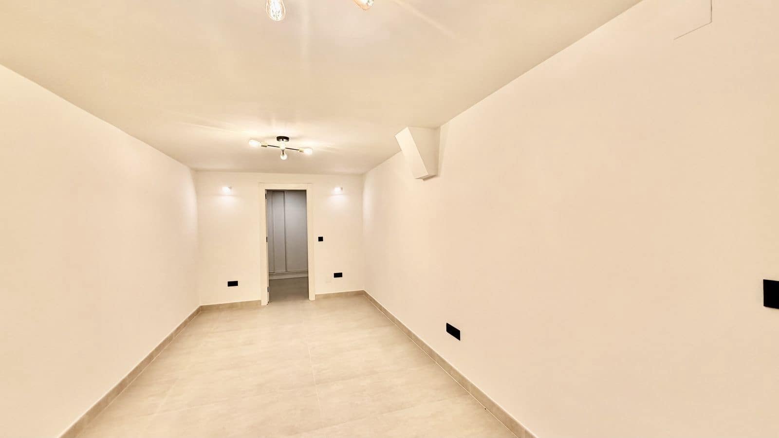 5 soveværelse Villa til salg i Nueva Andalucia med swimmingpool garage - € 2.200.000 (Ref: 10153434)
