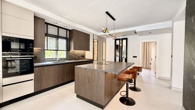 5 soveværelse Villa til salg i Nueva Andalucia, Marbella med swimmingpool garage - € 2.200.000 (Ref: 10153434)