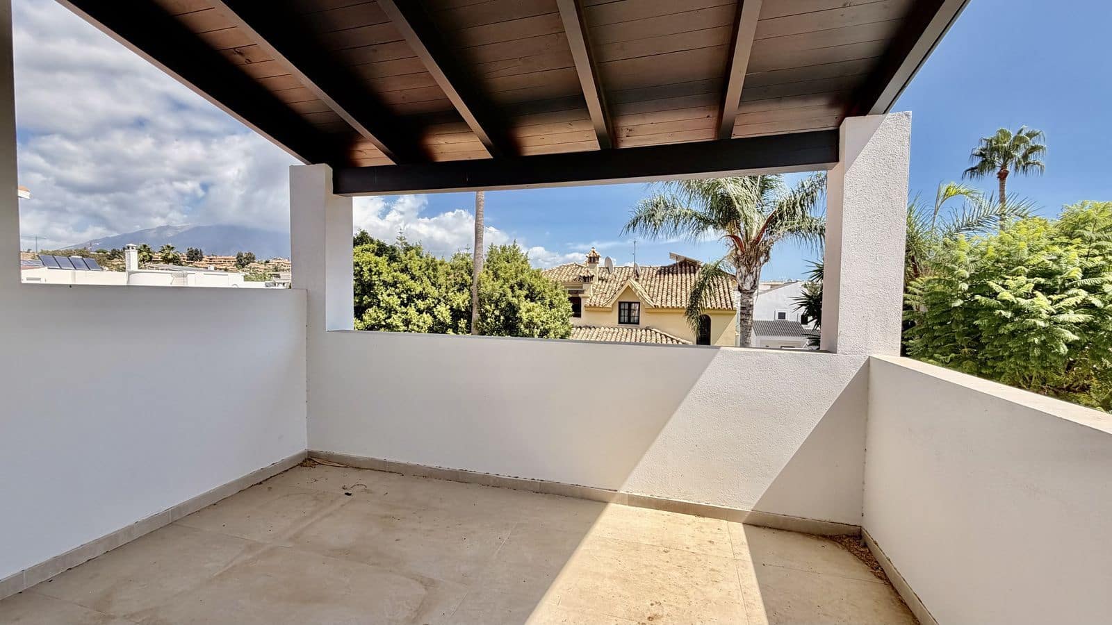 5 soveværelse Villa til salg i Nueva Andalucia med swimmingpool garage - € 2.200.000 (Ref: 10153434)