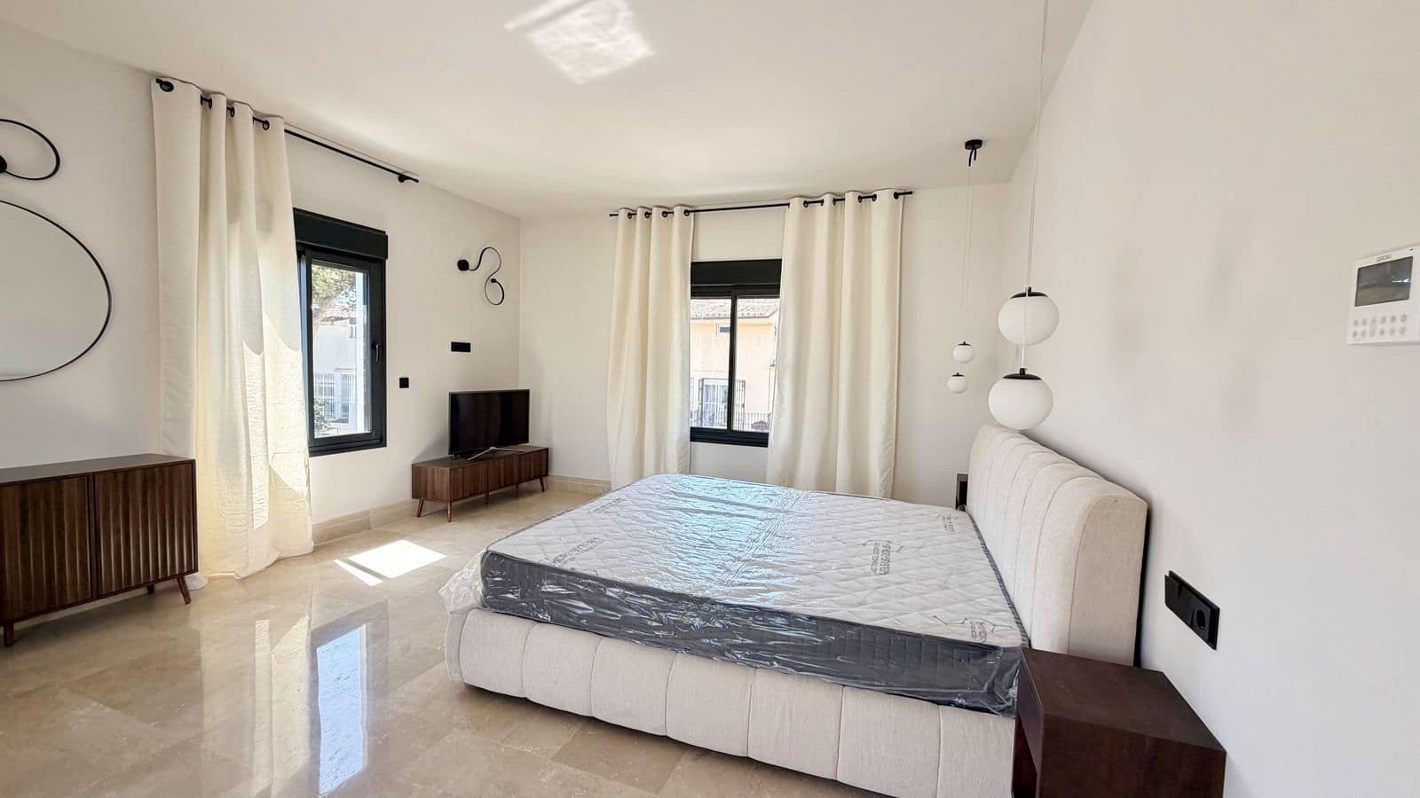 5 soveværelse Villa til salg i Nueva Andalucia med swimmingpool garage - € 2.200.000 (Ref: 10153434)