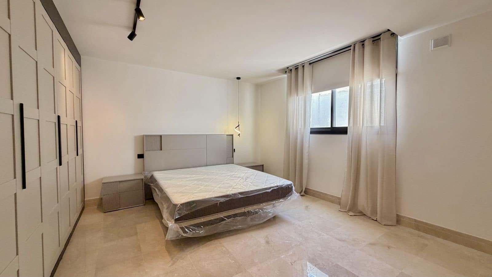 5 soveværelse Villa til salg i Nueva Andalucia med swimmingpool garage - € 2.200.000 (Ref: 10153434)
