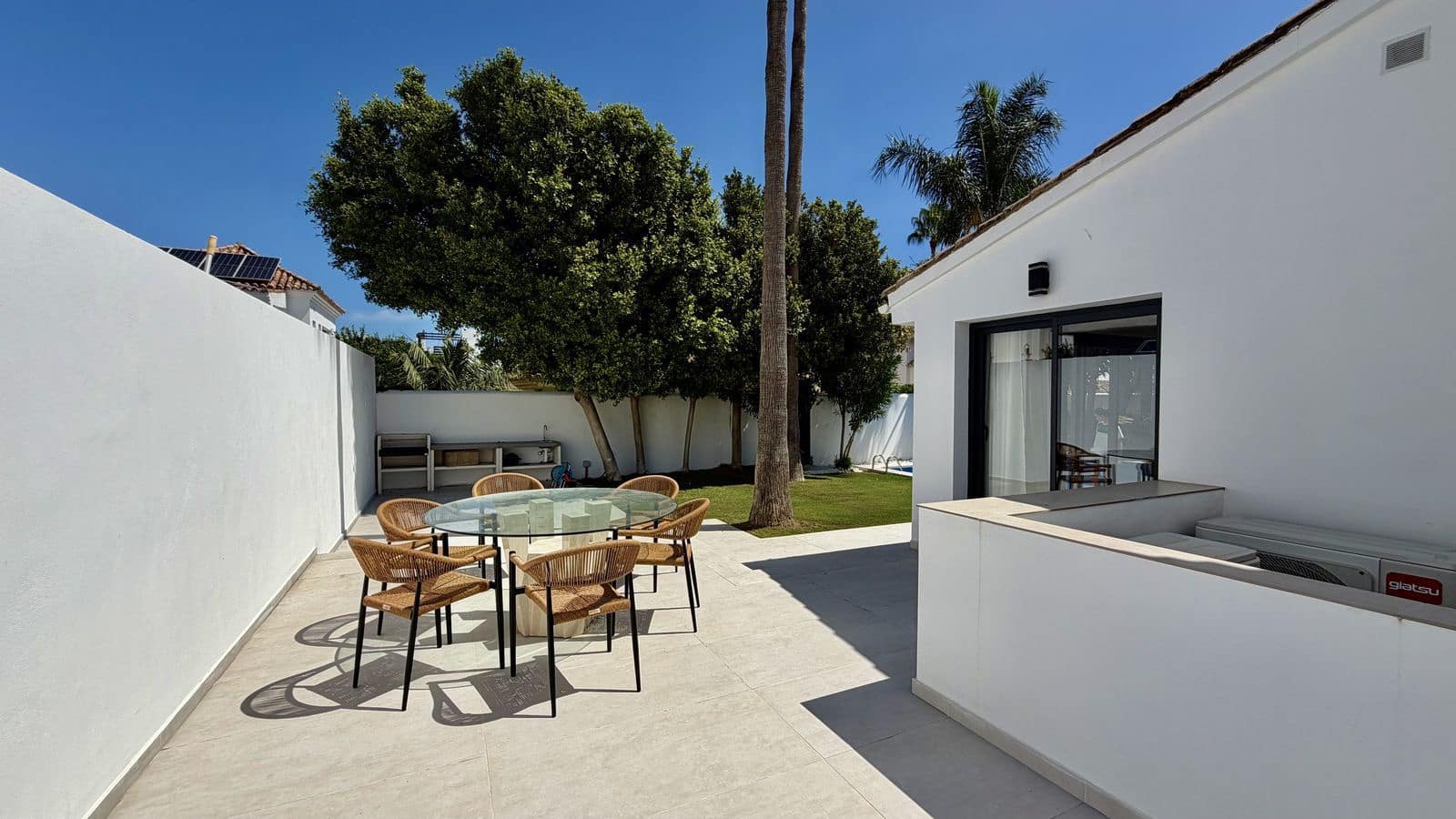 5 soveværelse Villa til salg i Nueva Andalucia med swimmingpool garage - € 2.200.000 (Ref: 10153434)