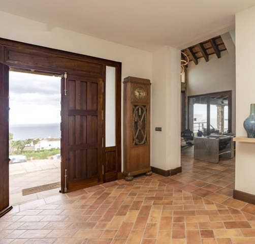 4 Zimmer Villa zu verkaufen in La Alcaidesa mit Garage - 1.695.000 € (Ref: 10153436)