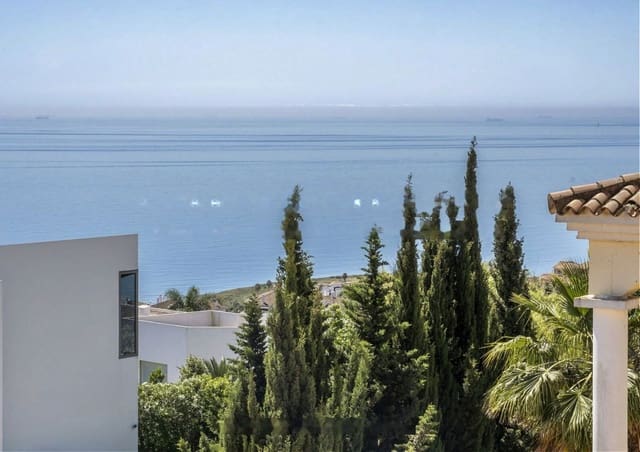 4 Zimmer Villa zu verkaufen in La Alcaidesa mit Garage - 1.695.000 € (Ref: 10153436)