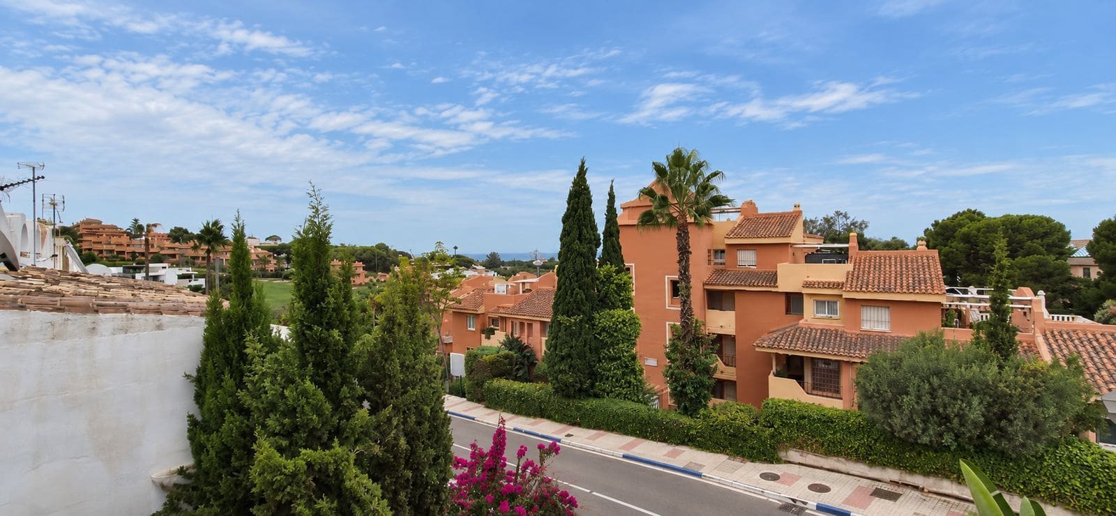 2 bedroom Townhouse for sale in La Reserva with pool - € 432,000 (Ref: 10153437)